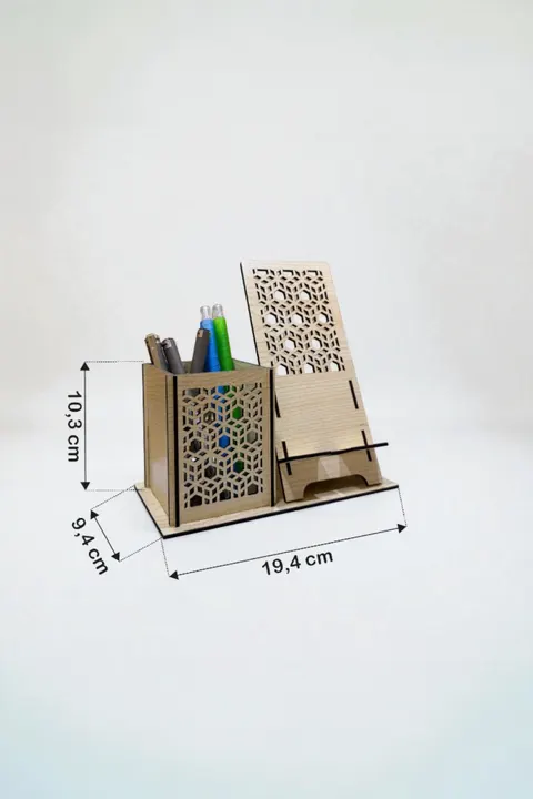 Kalemlik ve Telefon Standı – Geometrik Desenli – Doğal Ahşap (Açık Meşe)
